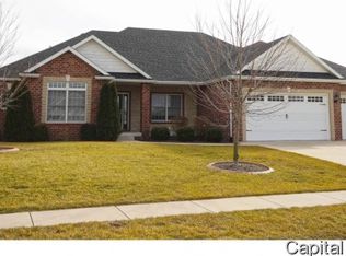 1110 Fountain Park Dr, Sherman, IL 62684