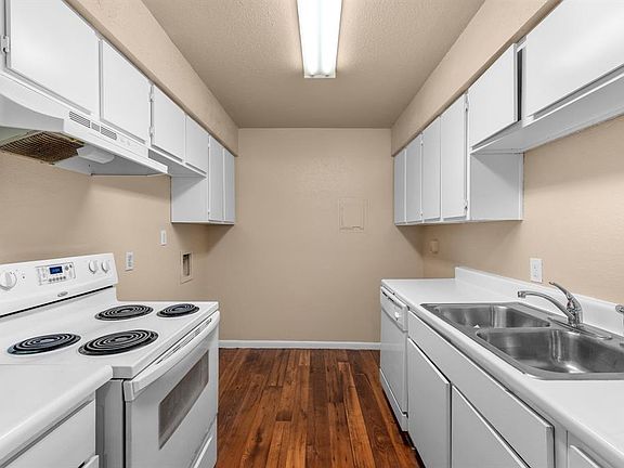 5th image of 15534 Zabolio Drive #133
