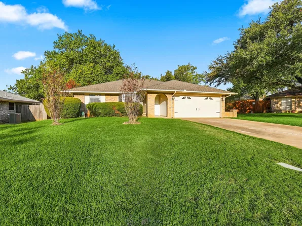 2513 Poppy Ln, Euless, TX 76039