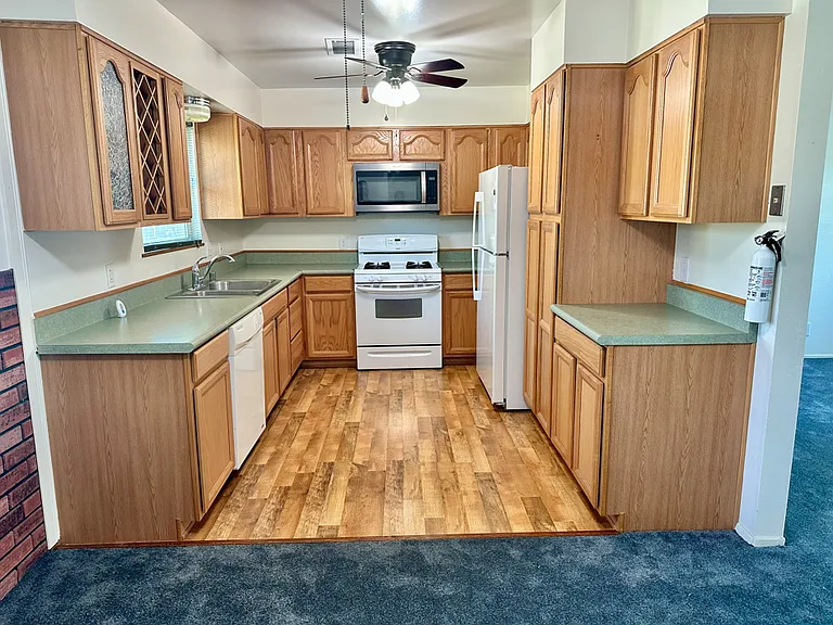 4063 N Sunnyside Ave — Photo 11