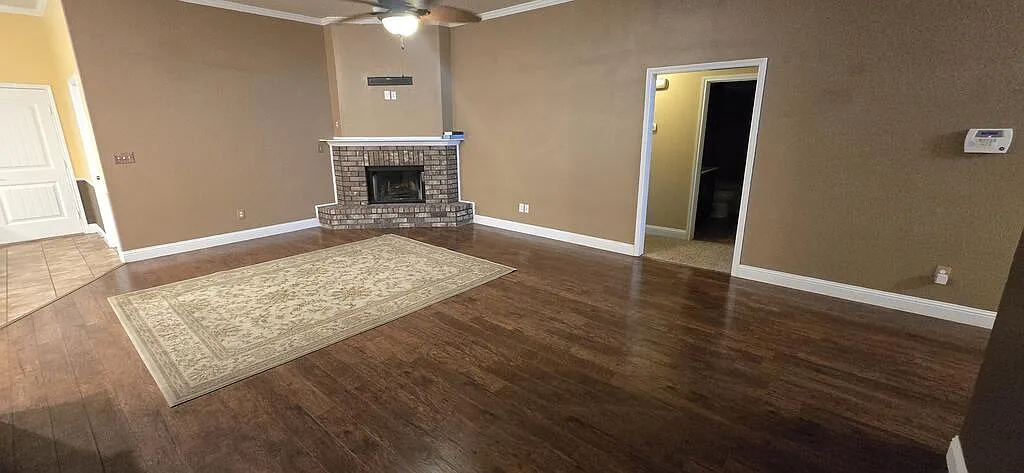 3 bed, 2.0 bath, 2104 sqft, $3,175 — Photo 3