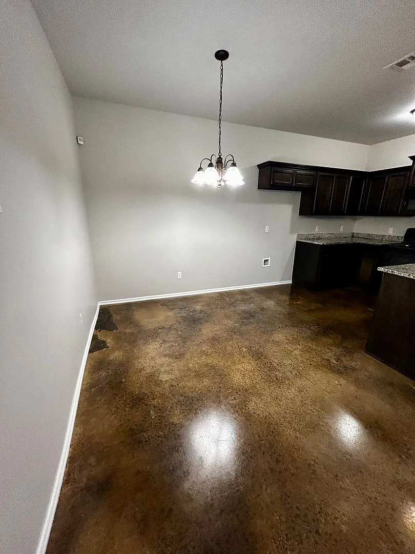 3br 2ba duplex with 2 car garage! — Photo 4