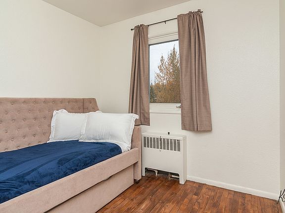 5th image of 80 Dunbar Ave