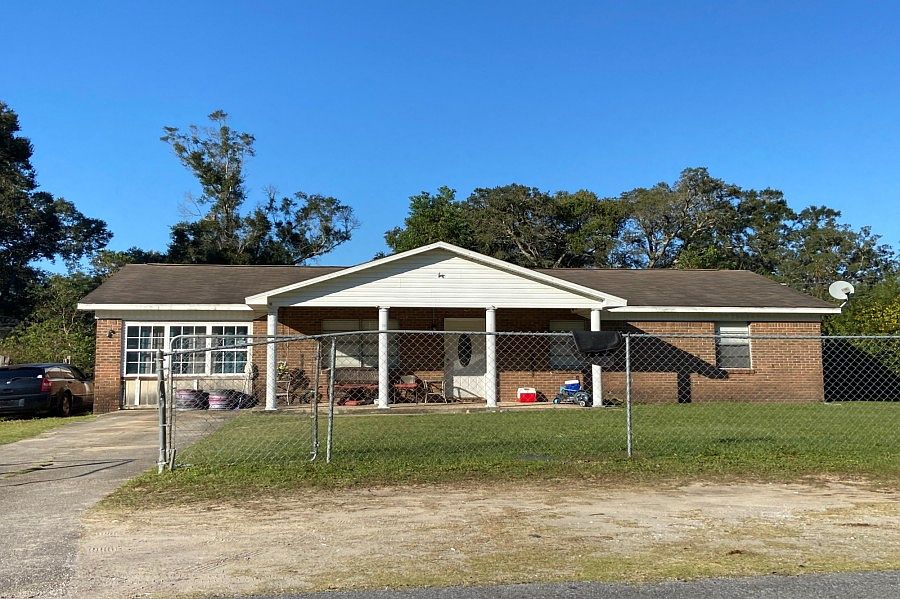 1st image of 7100 Lindskog St