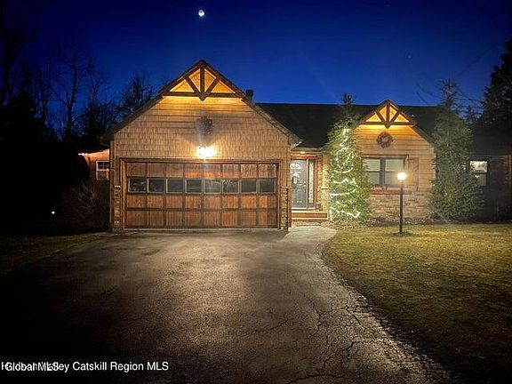 3rd image of 1441 Thickett Road