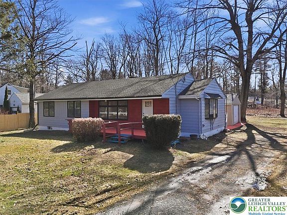 3rd image of 108 Sharbaugh Rd