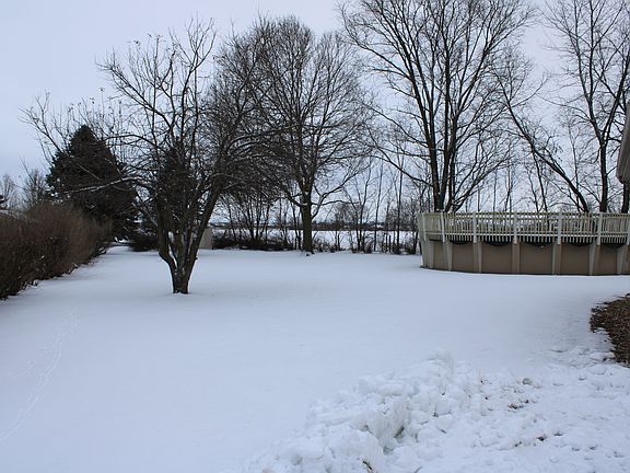 4th image of 74 Edgebrook Dr Unit 2