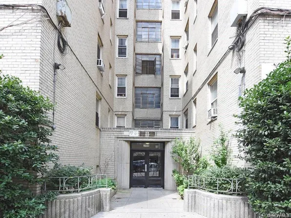 2191 Bolton Street image 10 of 12