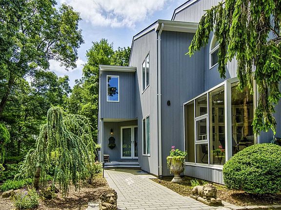 2nd image of 6 Heiko Ct