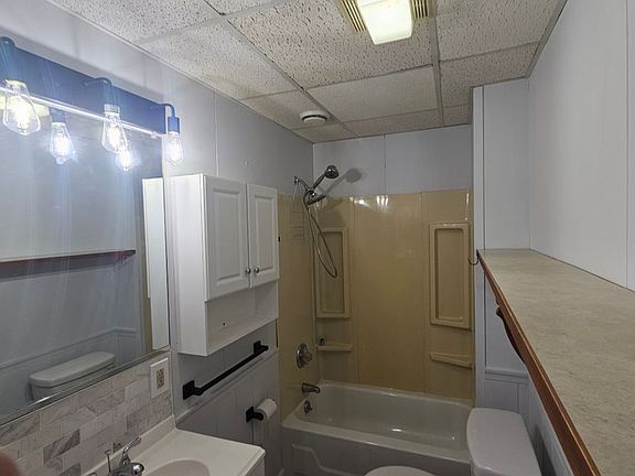 5th image of 117 S Warren St