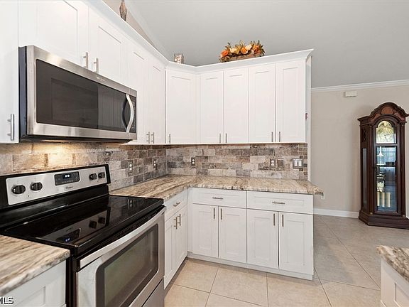3rd image of 4548 SW 16th Pl