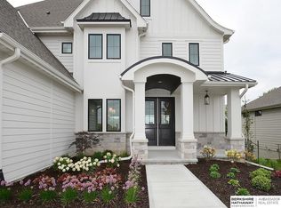 11720 Superior Dr, Papillion, NE 68046