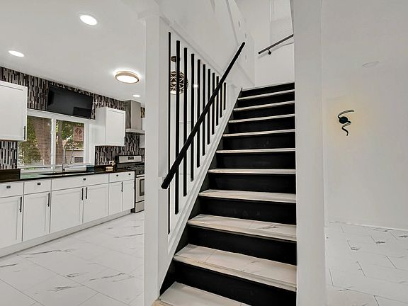 4th image of 738 W 129th Pl