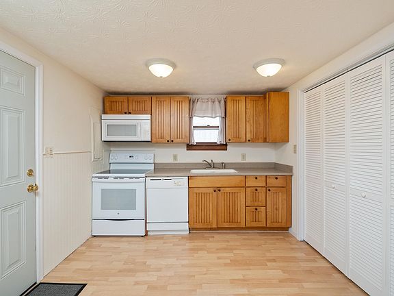 5th image of 16 N Willow St