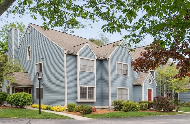 End unit apartment