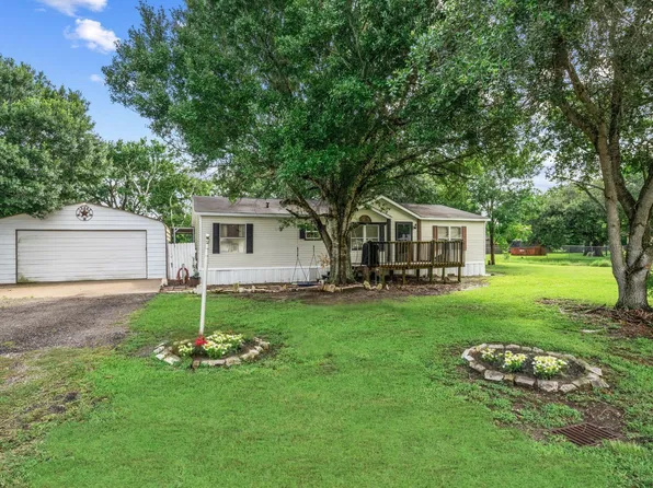 1516 Avenue J, Danbury, TX 77534