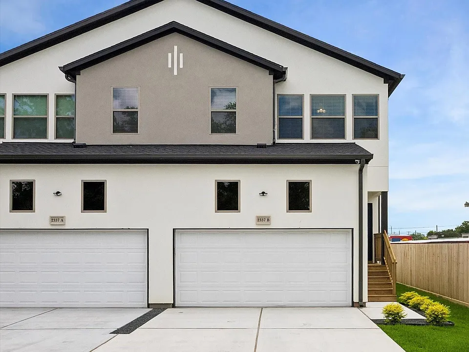2337 N Austin Ave #B