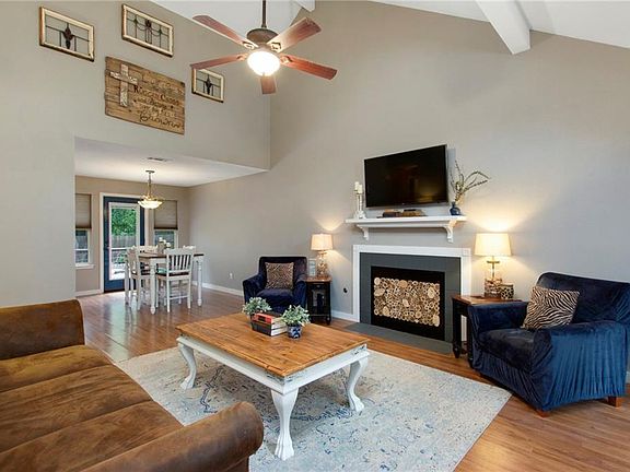 3rd image of 610 Sunny Brook Dr
