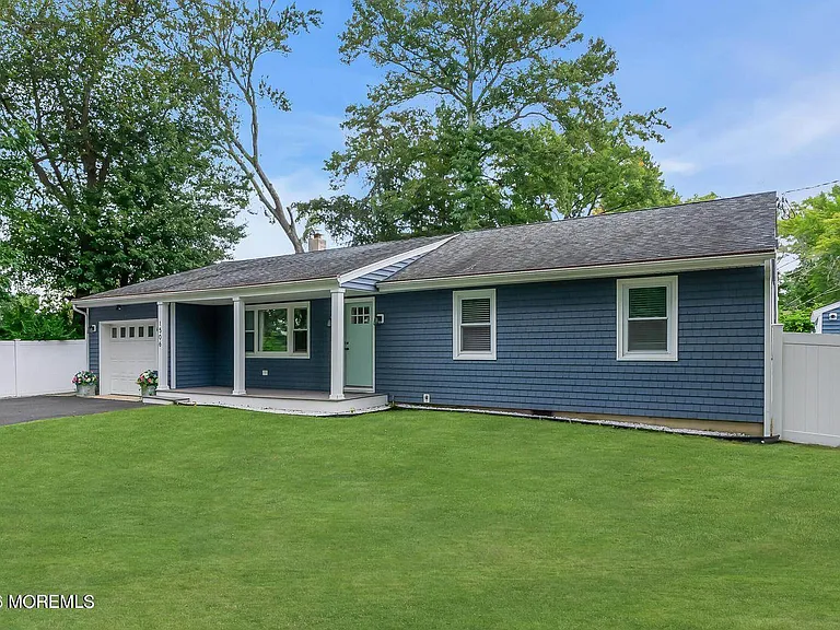 1506 Evergreen Ave — Photo 2