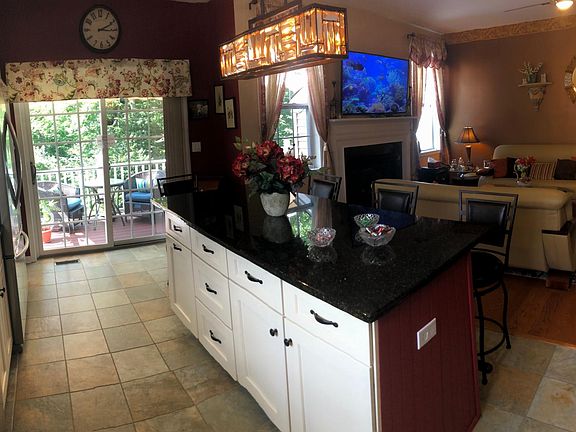 4th image of 1 Pembrook Ln
