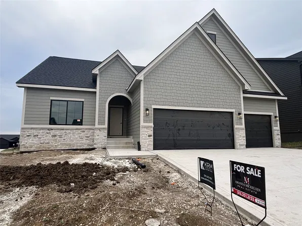 1841 Silver Maple Dr, Norwalk, IA 50211