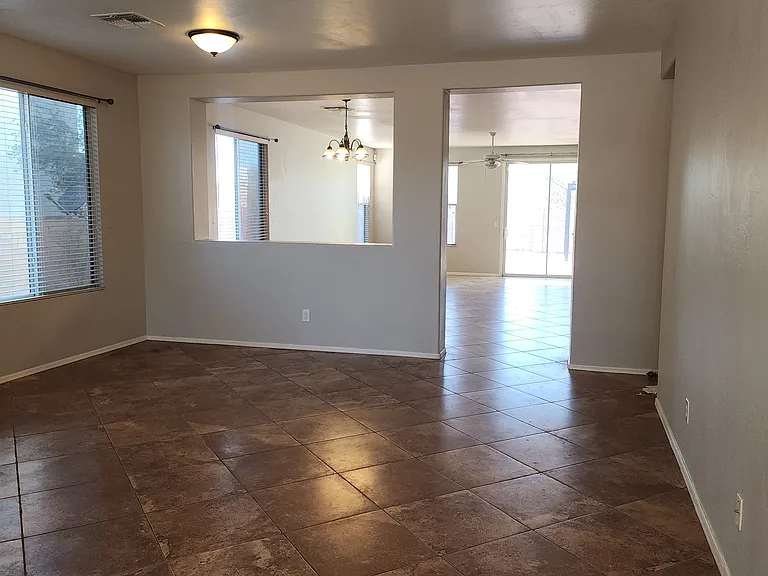 4815 E Silverpuffs Way — Photo 2