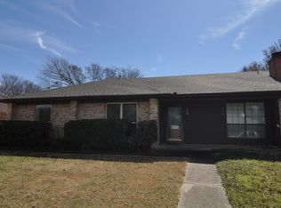218 E Denton Dr, Euless, TX 76039