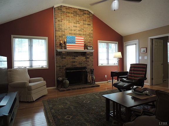 3rd image of 1455 Gladden Cir