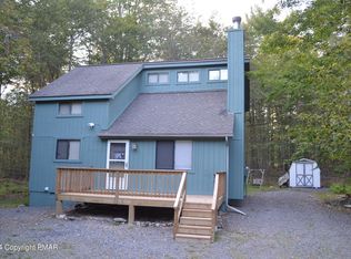 3130 Tuskegee Dr, Pocono Lake, PA 18347