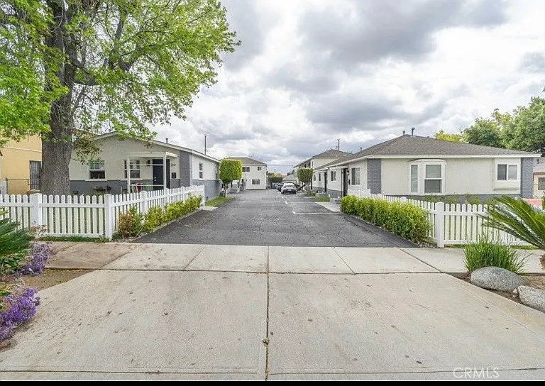 240 E Providencia Ave — Photo 1