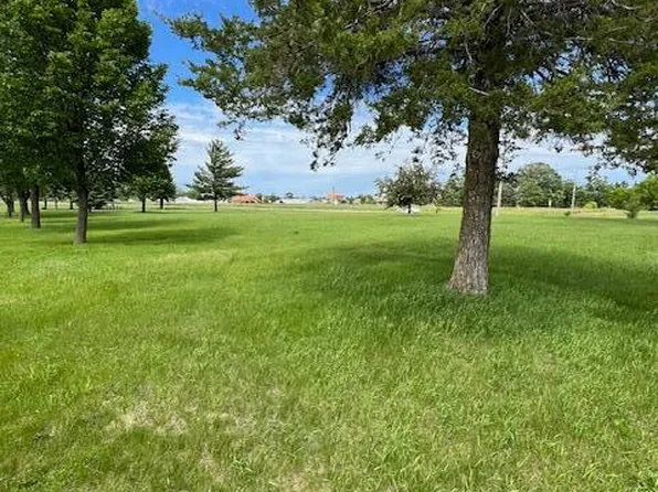 1st St SE, Staples, MN 56479