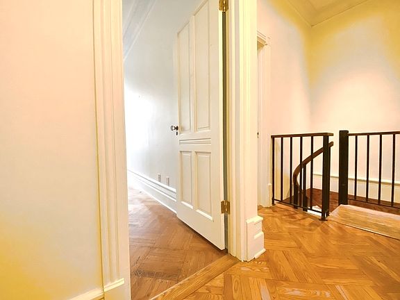 4th image of 24 W 96th St #2E