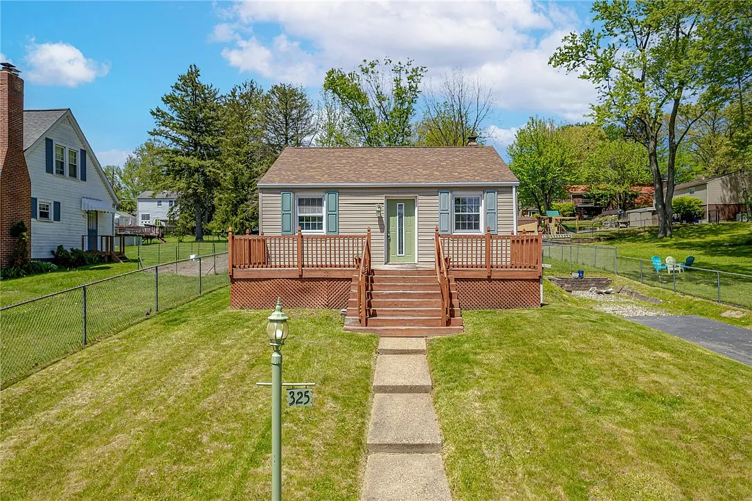 325 Woodlawn Ave photo 1