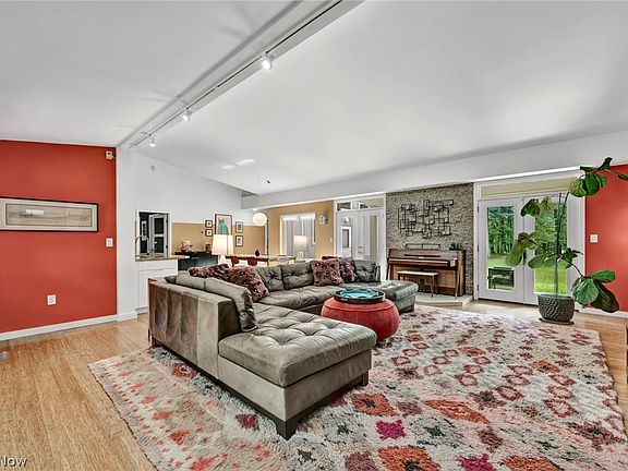 5th image of 8365 Whitewood Rd