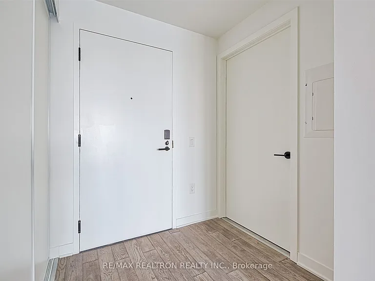 2625 Dundas St W #611 — Photo 4