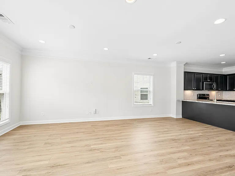 7514 Station Dr — Photo 5