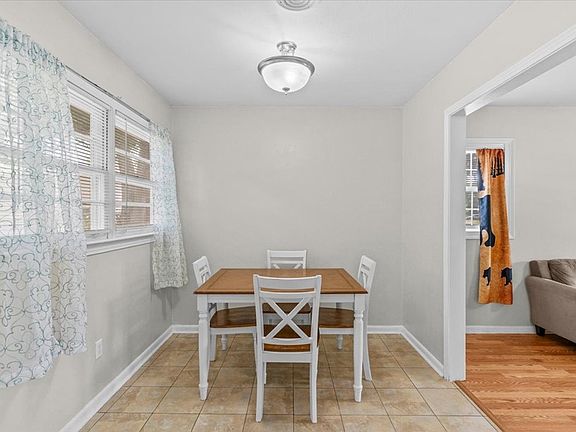 5th image of 138 Charles St
