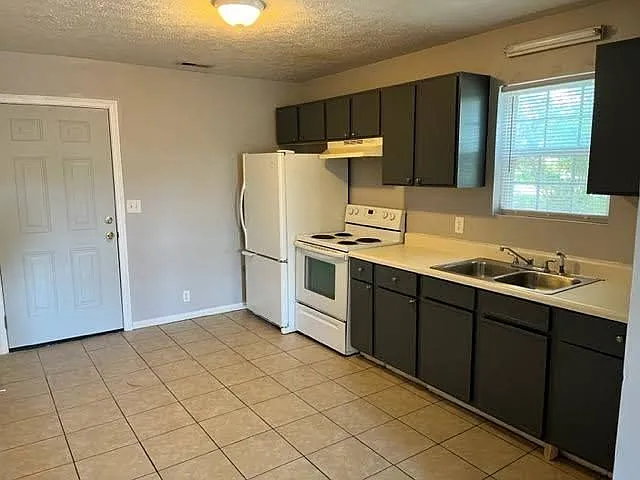 2 bed, 1.0 bath, 700 sqft, $895 — Photo 4