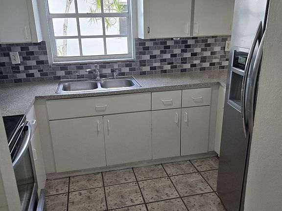 5th image of 11304 SW 7th St