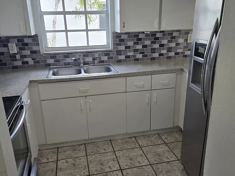 11304 SW 7th St — Photo 11