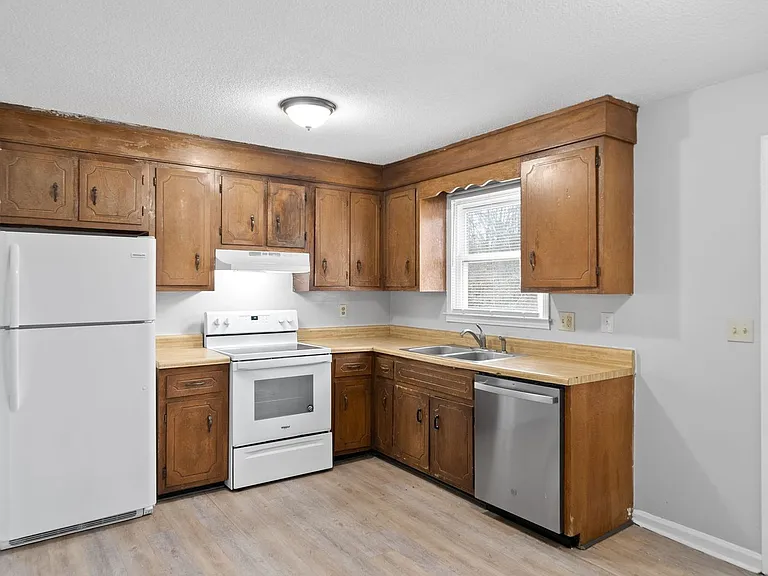 Darlene Dr - 140 — Photo 9