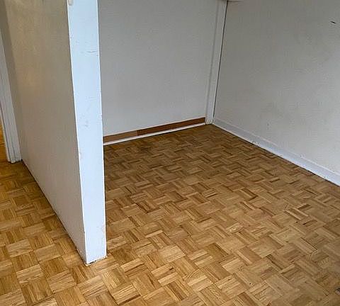 4th image of 436 A Queen St W #2