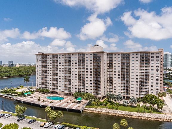 3rd image of 500 Bayview Dr APT 1119