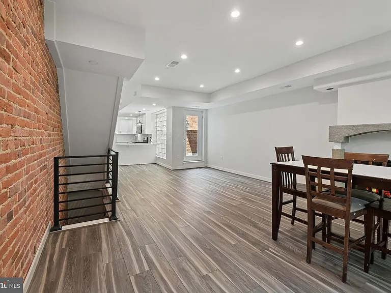 1850 Ingleside Ter NW #2 — Photo 4