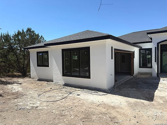 4th image of 189 Mustang Lane