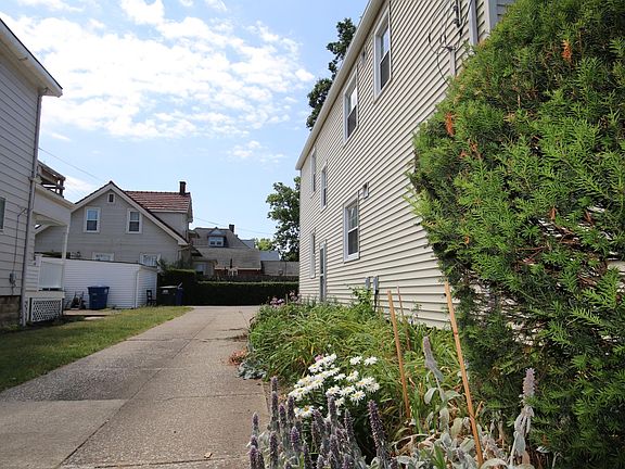 2nd image of 14609 Clifton Blvd #1