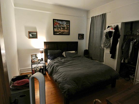 5th image of 3801 N Lakewood Ave #2
