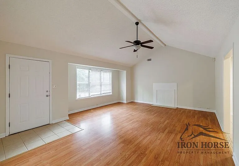 335 Oak Meadows Dr — Photo 2