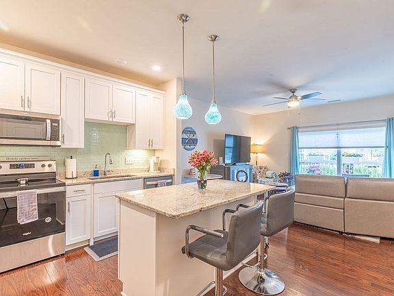 4th image of 230 Martins Lndg APT 102