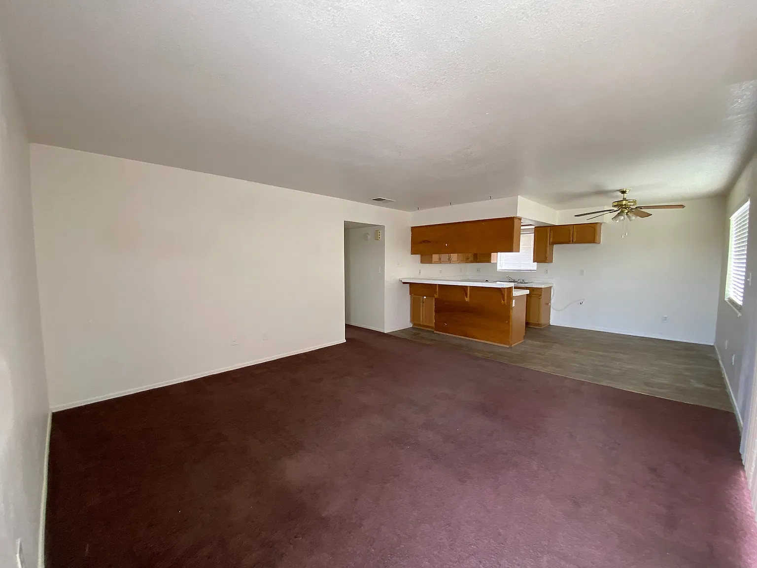 3 bed, $1,400 — Photo 4